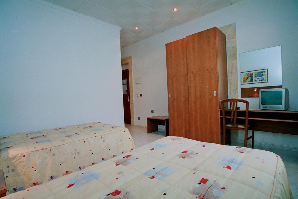 Hostal Virginia Tortosa Habitación foto
